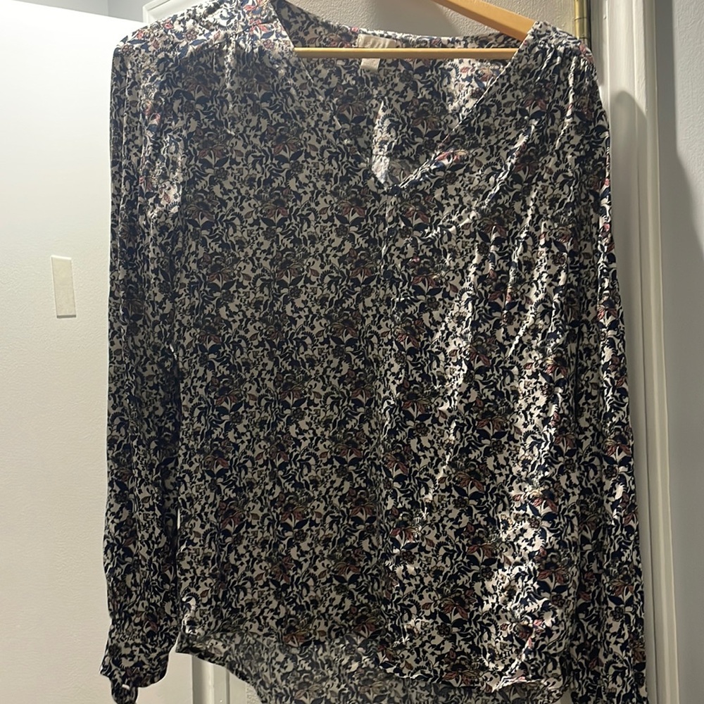 Long sleeve blouse with tie detail by the wrists